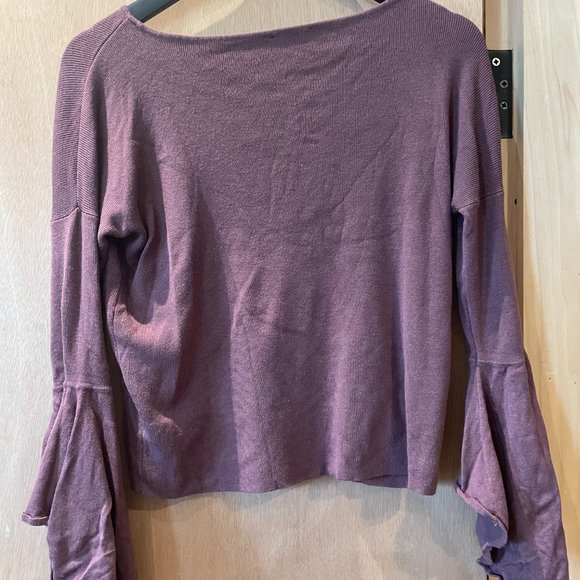 SALE 3️⃣ for $8! XS 70s Style Bell-Sleeves Sweater //  Express - Picture 11 of 11